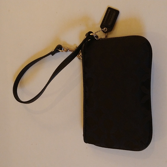 NWOT. Coach canvas Signature C logo wristlet. - Picture 2 of 6